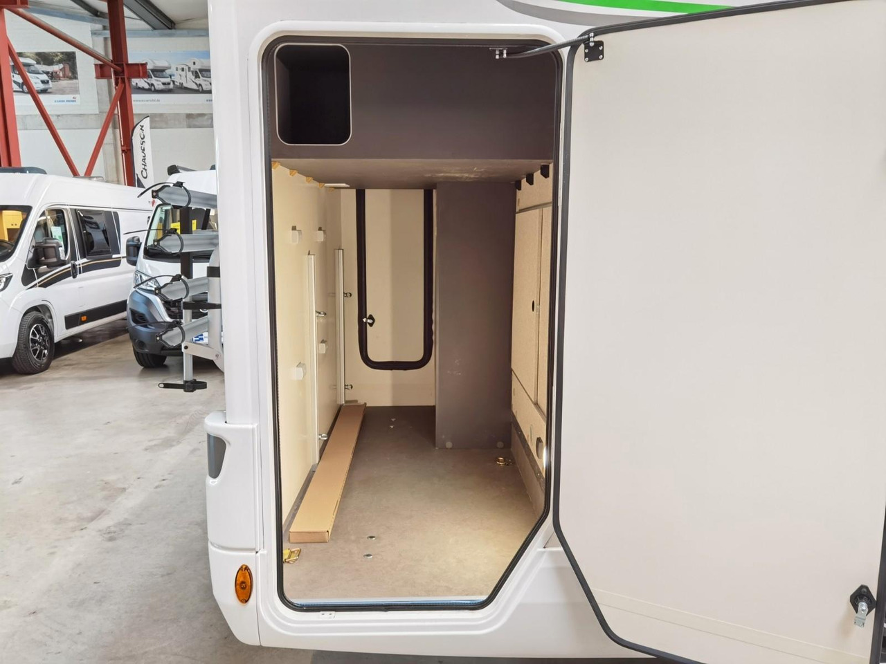 Semi-integrated motorhome Forster T 699 LF / 140PS / XXL - HUBBETT & RAUMBAD: picture 12 Semi-integrated motorhome Forster T 699 LF / 140PS / XXL - HUBBETT & RAUMBAD: picture 12