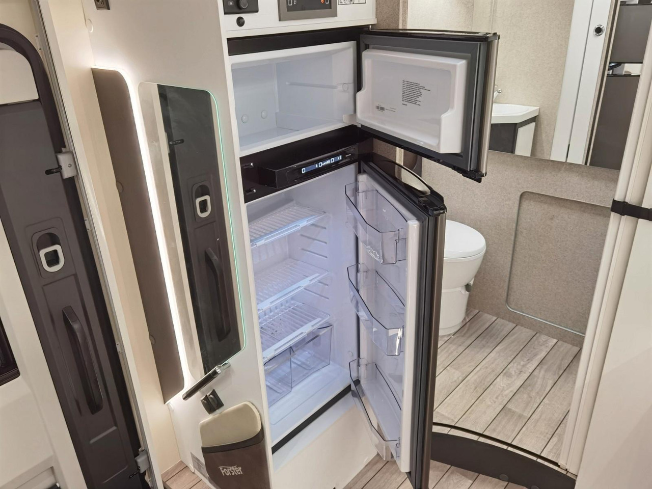 Semi-integrated motorhome Forster T 699 LF / 140PS / XXL - HUBBETT & RAUMBAD: picture 22 Semi-integrated motorhome Forster T 699 LF / 140PS / XXL - HUBBETT & RAUMBAD: picture 22