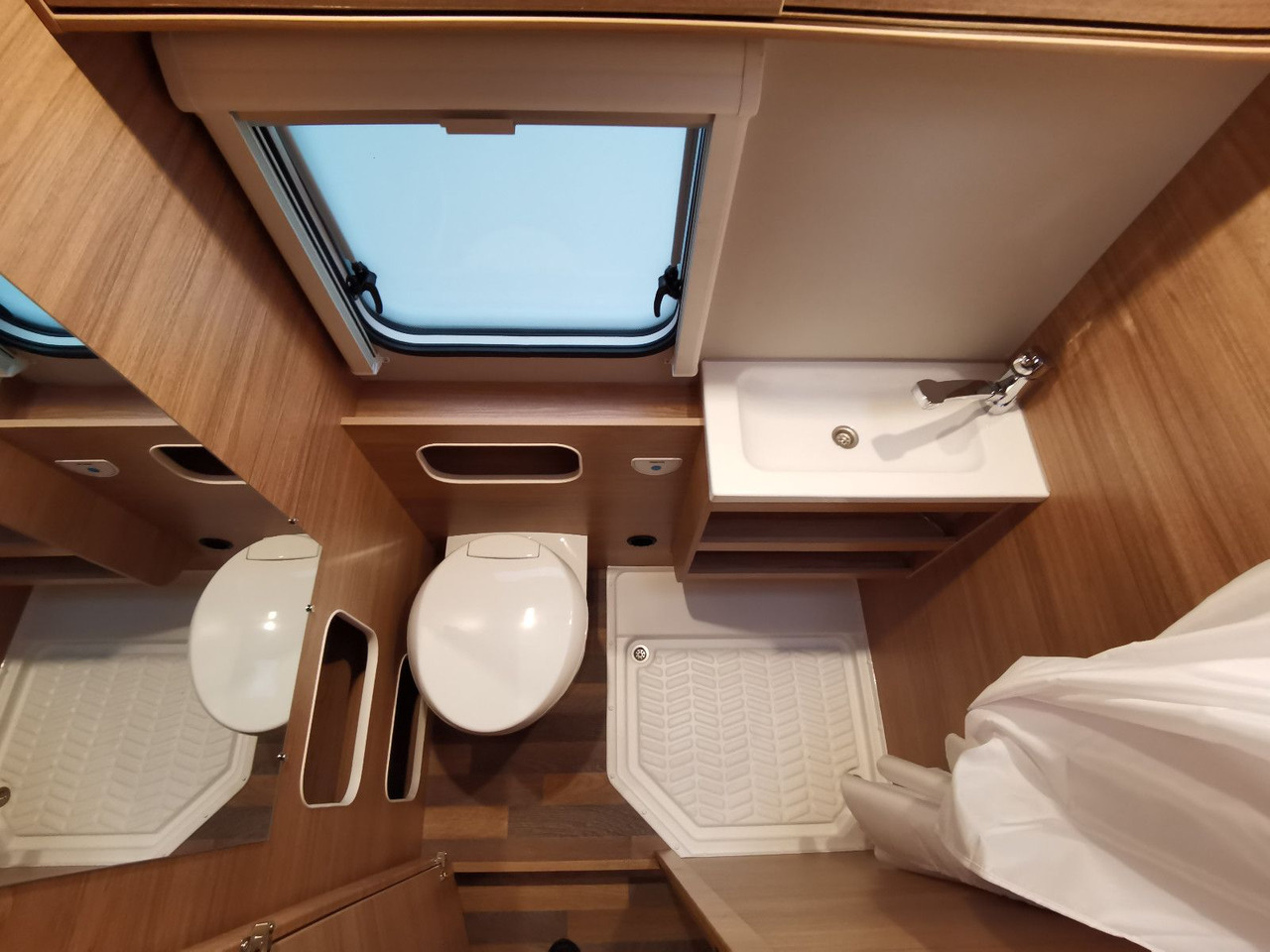 Alcove motorhome Weinsberg CARAHOME 650 DG / 140 PS /  TOP - AUSSTATTUNG: picture 22