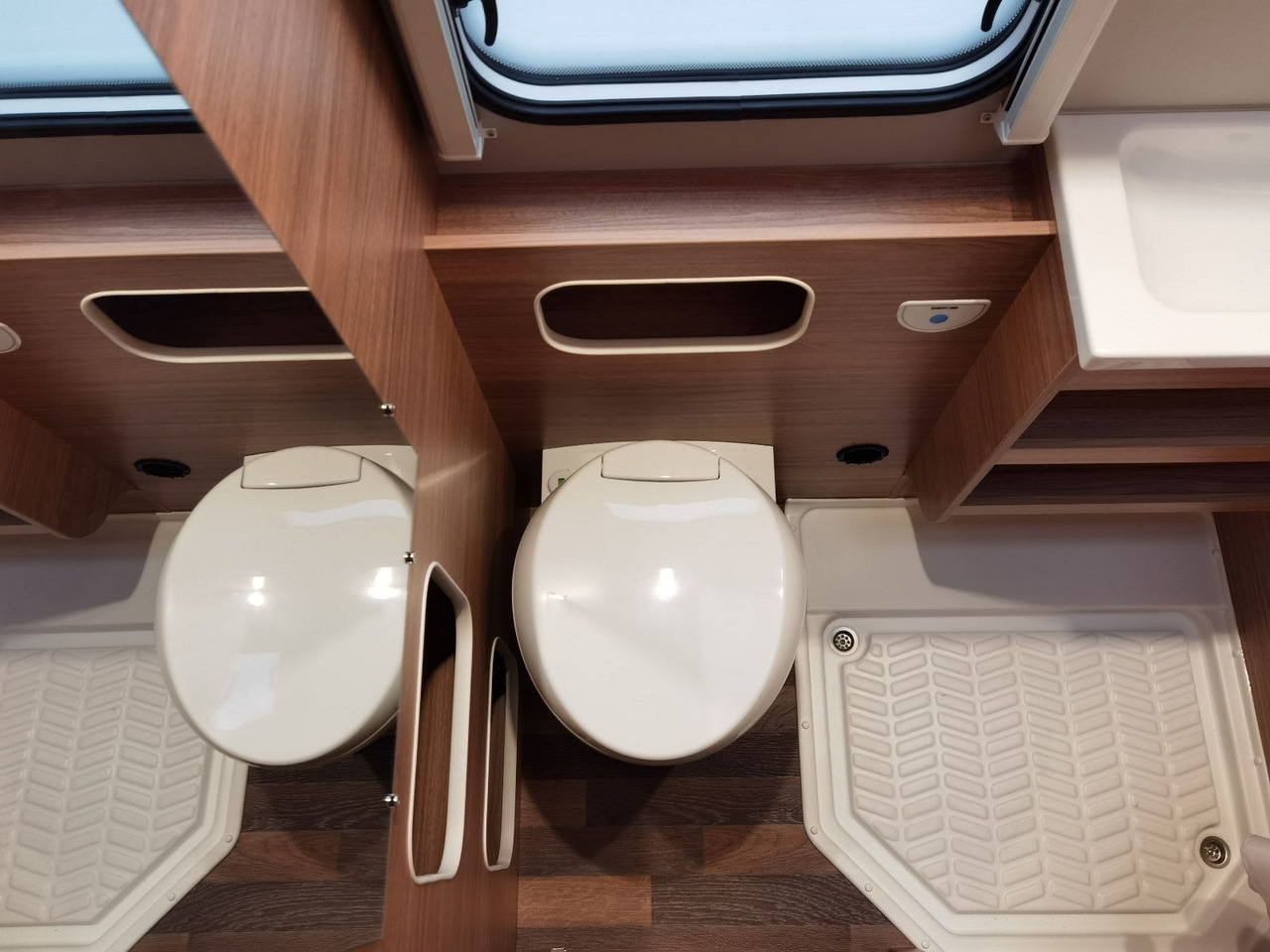 Alcove motorhome Weinsberg CARAHOME 650 DG / 140 PS /  TOP - AUSSTATTUNG: picture 24