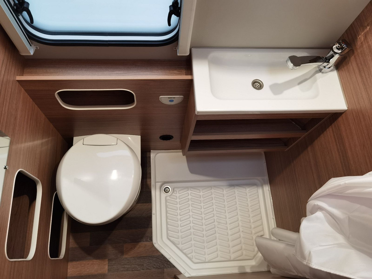 Alcove motorhome Weinsberg CARAHOME 650 DG / 140 PS /  TOP - AUSSTATTUNG: picture 23