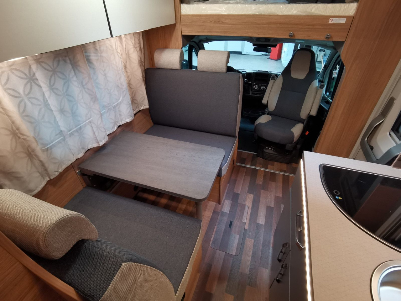Alcove motorhome Weinsberg CARAHOME 650 DG / 140 PS /  TOP - AUSSTATTUNG: picture 14