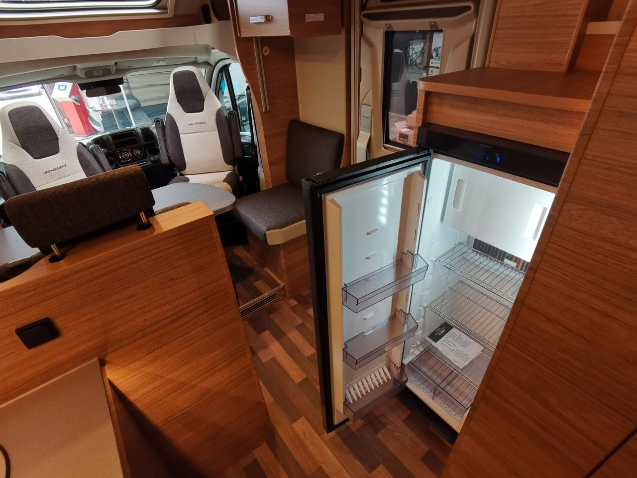 Semi-integrated motorhome Weinsberg CARASUITE 650 MG / 140PS / HECKBETT & HUBBETT: picture 21