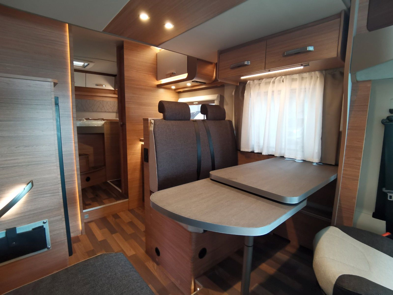 Semi-integrated motorhome Weinsberg CARASUITE 650 MG / 140PS / HECKBETT & HUBBETT: picture 14