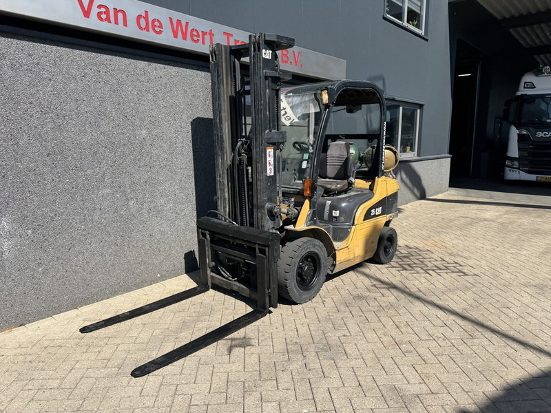 Caterpillar GP25N - LPG forklift: picture 2 Caterpillar GP25N - LPG forklift: picture 2