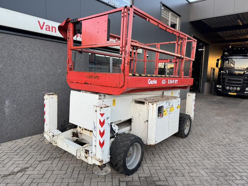 Genie GS 3369 RT Hoogwerker / Arbeitsbuhne 12mtr werkhoogte 4x4 Kubota DIESEL 2013 - Scissor lift: picture 3 Genie GS 3369 RT Hoogwerker / Arbeitsbuhne 12mtr werkhoogte 4x4 Kubota DIESEL 2013 - Scissor lift: picture 3