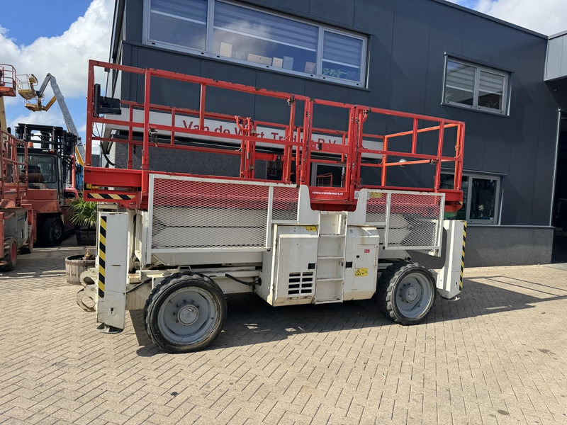Genie GS 3390 RT Schaarhoogwerker / Scissor Lift / Arbeitsbuhne 12mtr werkhoogte 4x4 Deutz DIESEL 2013 - Scissor lift: picture 2 Genie GS 3390 RT Schaarhoogwerker / Scissor Lift / Arbeitsbuhne 12mtr werkhoogte 4x4 Deutz DIESEL 2013 - Scissor lift: picture 2