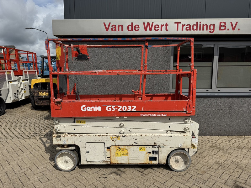Genie GS2032 schaarlift schaar hoogwerker 2011 uur 8mtr werkhoogte - Scissor lift: picture 1 Genie GS2032 schaarlift schaar hoogwerker 2011 uur 8mtr werkhoogte - Scissor lift: picture 1