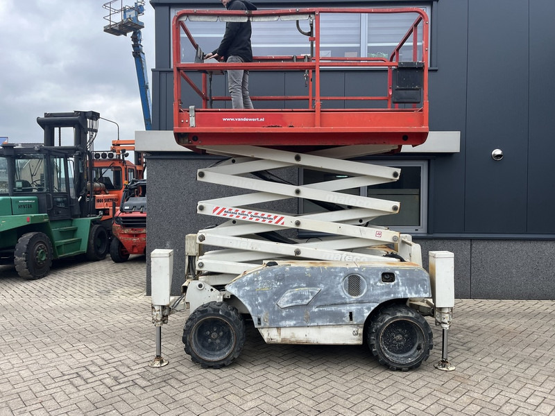 Haulotte Compact 12DX Hoogwerker / Arbeitsbuhne 12mtr werkhoogte 4x4 Deutz Diesel 2012 - Scissor lift: picture 5 Haulotte Compact 12DX Hoogwerker / Arbeitsbuhne 12mtr werkhoogte 4x4 Deutz Diesel 2012 - Scissor lift: picture 5