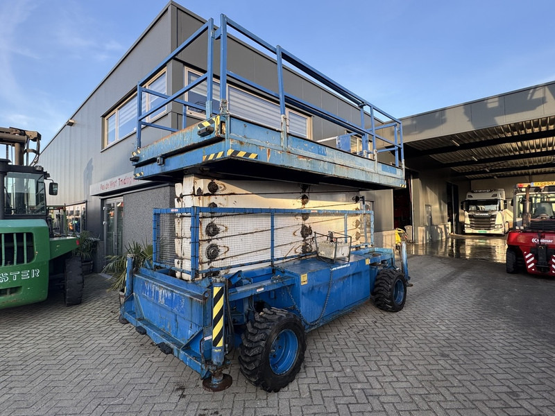 Holland lift Combistar B-195DL25 Schaarhoogwerker 22M Werkhoogte Hatz Diesel 4X4 2003 - Scissor lift: picture 3 Holland lift Combistar B-195DL25 Schaarhoogwerker 22M Werkhoogte Hatz Diesel 4X4 2003 - Scissor lift: picture 3