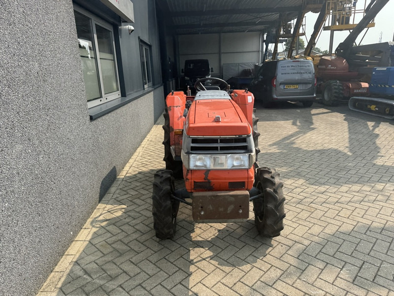 Kubota mini tractor KUBOTA GL 23D 4x4 powershift hefinrichting DIESEL - Compact tractor: picture 5 Kubota mini tractor KUBOTA GL 23D 4x4 powershift hefinrichting DIESEL - Compact tractor: picture 5