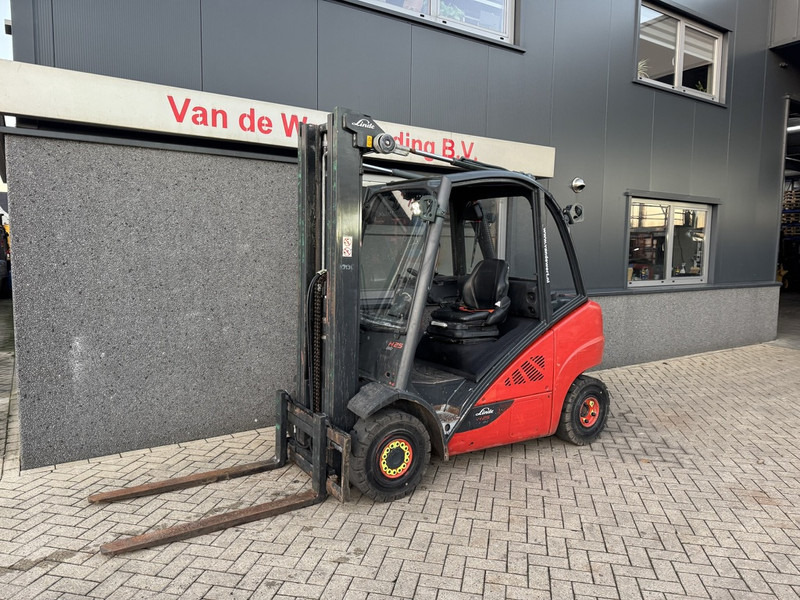Linde H25D-02 Triplo 550 Freelift / Sideshift / 4e functie VW Diesel 2014 - Diesel forklift: picture 2 Linde H25D-02 Triplo 550 Freelift / Sideshift / 4e functie VW Diesel 2014 - Diesel forklift: picture 2