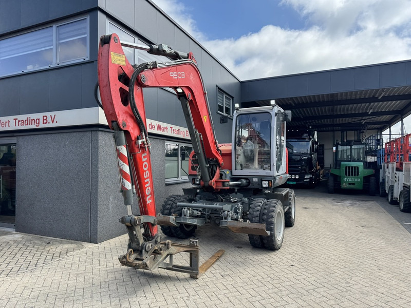 Neuson 9503 WD Mobiele Kraan 2009 Palletvork, Smalle Bak / Breede Bak 8860hours Deutz Diesel. - Mobile crane: picture 5 Neuson 9503 WD Mobiele Kraan 2009 Palletvork, Smalle Bak / Breede Bak 8860hours Deutz Diesel. - Mobile crane: picture 5