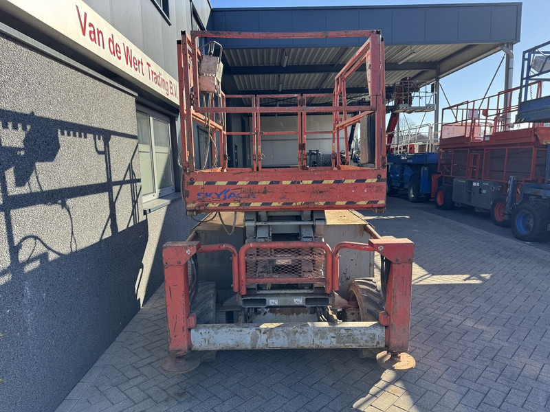 Skyjack SJ 6832RT 2012 4X4 Kubota Diesel 11.7M Werkhoogte - Scissor lift: picture 3 Skyjack SJ 6832RT 2012 4X4 Kubota Diesel 11.7M Werkhoogte - Scissor lift: picture 3