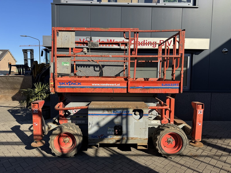 Skyjack SJ 6832RT 2012 4X4 Kubota Diesel 11.7M Werkhoogte - Scissor lift: picture 1 Skyjack SJ 6832RT 2012 4X4 Kubota Diesel 11.7M Werkhoogte - Scissor lift: picture 1