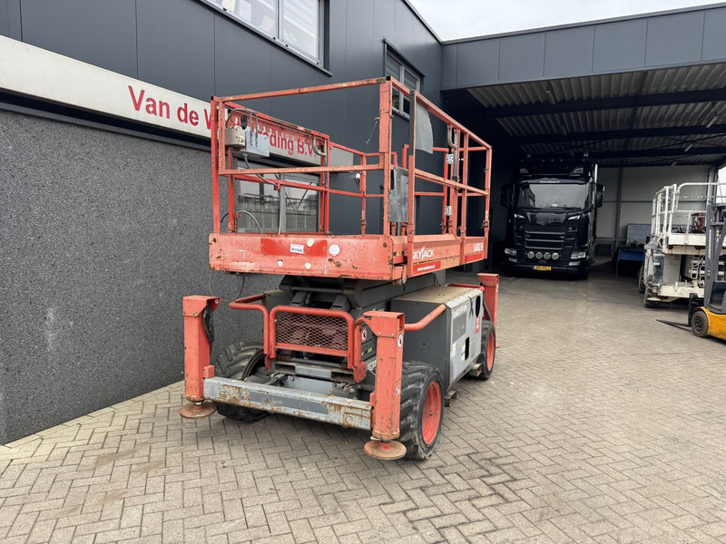 Skyjack SJ 6832RT Schaarhoogwerker / Scissor / Arbeitsbuhne 2015 4X4 Kubota Diesel 12M Werkhoogte - Scissor lift: picture 3 Skyjack SJ 6832RT Schaarhoogwerker / Scissor / Arbeitsbuhne 2015 4X4 Kubota Diesel 12M Werkhoogte - Scissor lift: picture 3