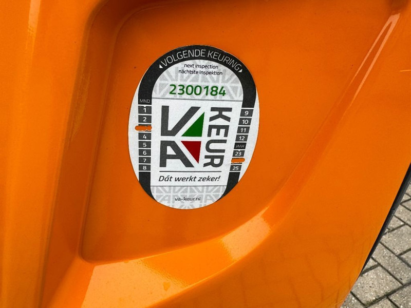 Tow tractor Still LTX70 Elektrische Trekker / Startkar / Voertuigtrekker 2017 Elektrisch ACCU 2019 Keuring 3/2024: picture 8 Tow tractor Still LTX70 Elektrische Trekker / Startkar / Voertuigtrekker 2017 Elektrisch ACCU 2019 Keuring 3/2024: picture 8