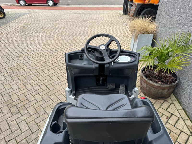 Tow tractor Still LTX70 Elektrische Trekker / Startkar / Voertuigtrekker 2017 Elektrisch ACCU 2019 Keuring 3/2024: picture 12 Tow tractor Still LTX70 Elektrische Trekker / Startkar / Voertuigtrekker 2017 Elektrisch ACCU 2019 Keuring 3/2024: picture 12