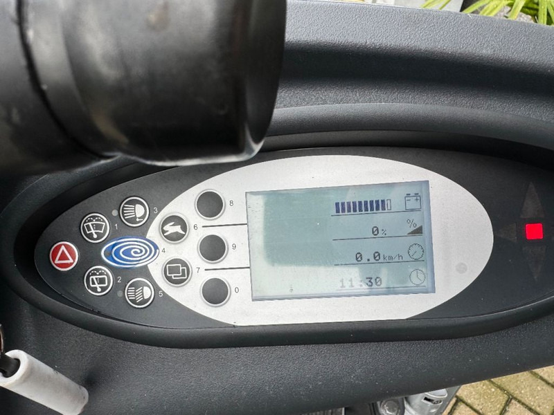 Tow tractor Still LTX70 Elektrische Trekker / Startkar / Voertuigtrekker 2017 Elektrisch ACCU 2019 Keuring 3/2024: picture 14 Tow tractor Still LTX70 Elektrische Trekker / Startkar / Voertuigtrekker 2017 Elektrisch ACCU 2019 Keuring 3/2024: picture 14