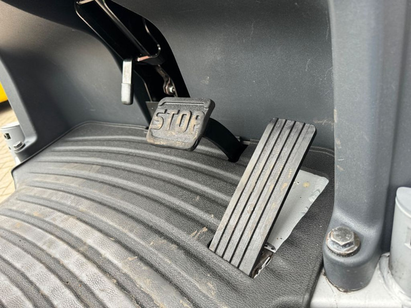 Tow tractor Still LTX70 Elektrische Trekker / Startkar / Voertuigtrekker 2017 Elektrisch ACCU 2019 Keuring 3/2024: picture 11 Tow tractor Still LTX70 Elektrische Trekker / Startkar / Voertuigtrekker 2017 Elektrisch ACCU 2019 Keuring 3/2024: picture 11