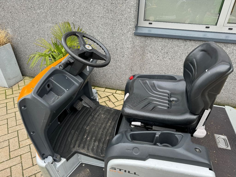 Tow tractor Still LTX70 Elektrische Trekker / Startkar / Voertuigtrekker 2017 Elektrisch ACCU 2019 Keuring 3/2024: picture 13 Tow tractor Still LTX70 Elektrische Trekker / Startkar / Voertuigtrekker 2017 Elektrisch ACCU 2019 Keuring 3/2024: picture 13