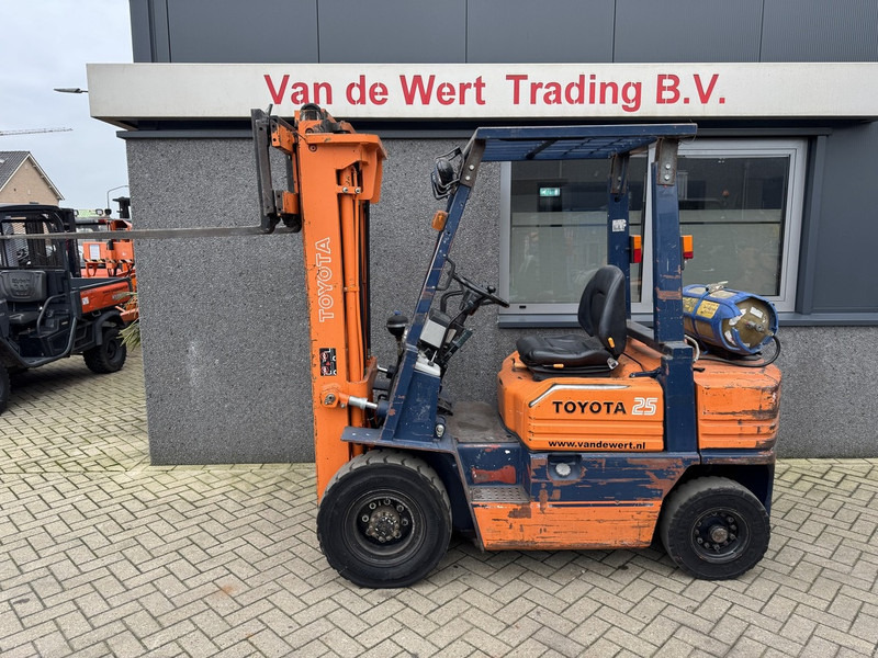 Toyota 42 5FGF 25 - LPG forklift: picture 3 Toyota 42 5FGF 25 - LPG forklift: picture 3