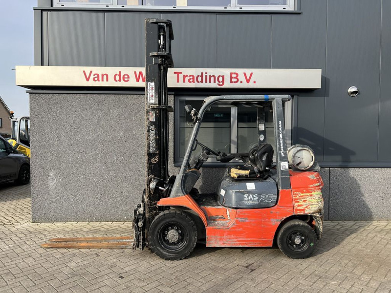 Toyota 42 7FGF 25 - LPG forklift: picture 1 Toyota 42 7FGF 25 - LPG forklift: picture 1