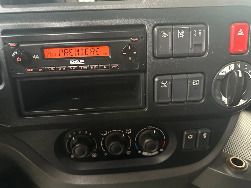 Tractor unit DAF XF 106.460 SPACECAB: picture 12