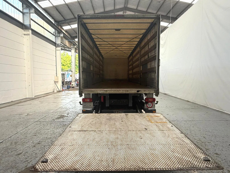 Volvo FM 330 / Essieu relevable et directionnel / Steerable lift axle / Lift as en stuuras - Curtain side truck: picture 5 Volvo FM 330 / Essieu relevable et directionnel / Steerable lift axle / Lift as en stuuras - Curtain side truck: picture 5