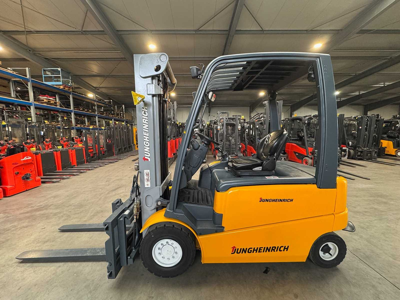 03/2019 SERVICE + UVV 09/2026 JUNGHEINRICH EFG-VAC30 3,000KG TRIPLEX ELECTRIC FORKLIFT 3RD + 4TH VALVE 1,793 HOURS - Forklift: picture 3 03/2019 SERVICE + UVV 09/2026 JUNGHEINRICH EFG-VAC30 3,000KG TRIPLEX ELECTRIC FORKLIFT 3RD + 4TH VALVE 1,793 HOURS - Forklift: picture 3