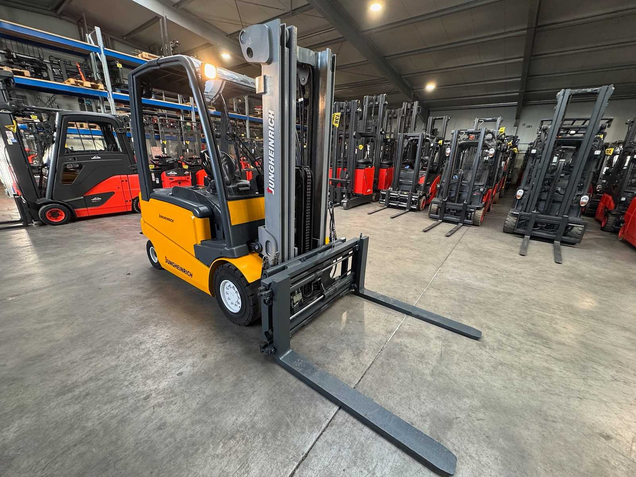 03/2019 SERVICE + UVV 09/2026 JUNGHEINRICH EFG-VAC30 3,000KG TRIPLEX ELECTRIC FORKLIFT 3RD + 4TH VALVE 1,793 HOURS - Forklift: picture 5 03/2019 SERVICE + UVV 09/2026 JUNGHEINRICH EFG-VAC30 3,000KG TRIPLEX ELECTRIC FORKLIFT 3RD + 4TH VALVE 1,793 HOURS - Forklift: picture 5