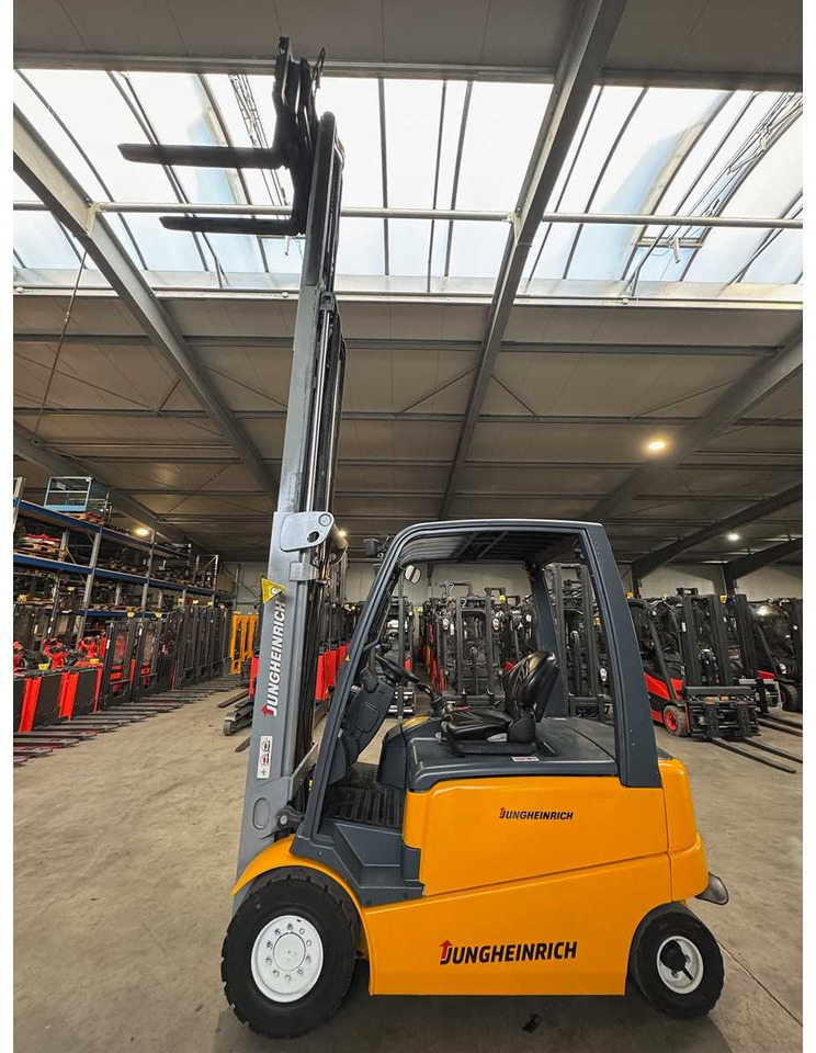 03/2019 SERVICE + UVV 09/2026 JUNGHEINRICH EFG-VAC30 3,000KG TRIPLEX ELECTRIC FORKLIFT 3RD + 4TH VALVE 1,793 HOURS - Forklift: picture 4 03/2019 SERVICE + UVV 09/2026 JUNGHEINRICH EFG-VAC30 3,000KG TRIPLEX ELECTRIC FORKLIFT 3RD + 4TH VALVE 1,793 HOURS - Forklift: picture 4