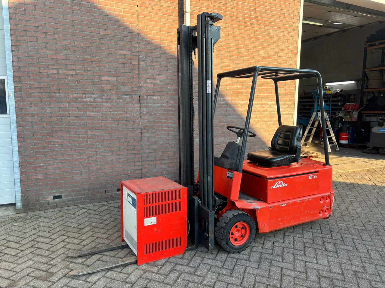 1996 LINDE E16S FORKLIFT - Forklift: picture 1 1996 LINDE E16S FORKLIFT - Forklift: picture 1