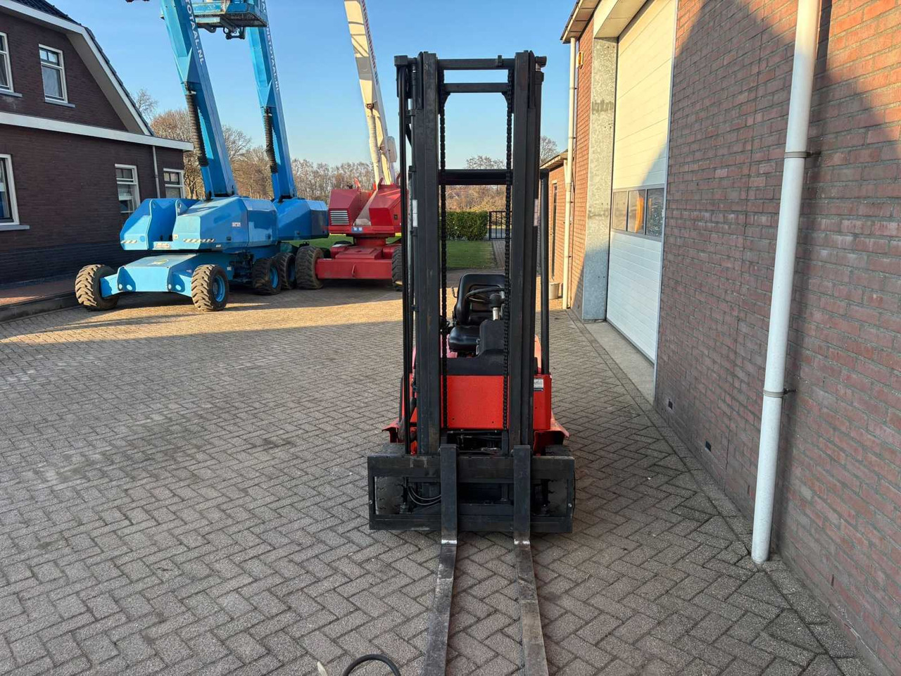 1996 LINDE E16S FORKLIFT - Forklift: picture 4 1996 LINDE E16S FORKLIFT - Forklift: picture 4