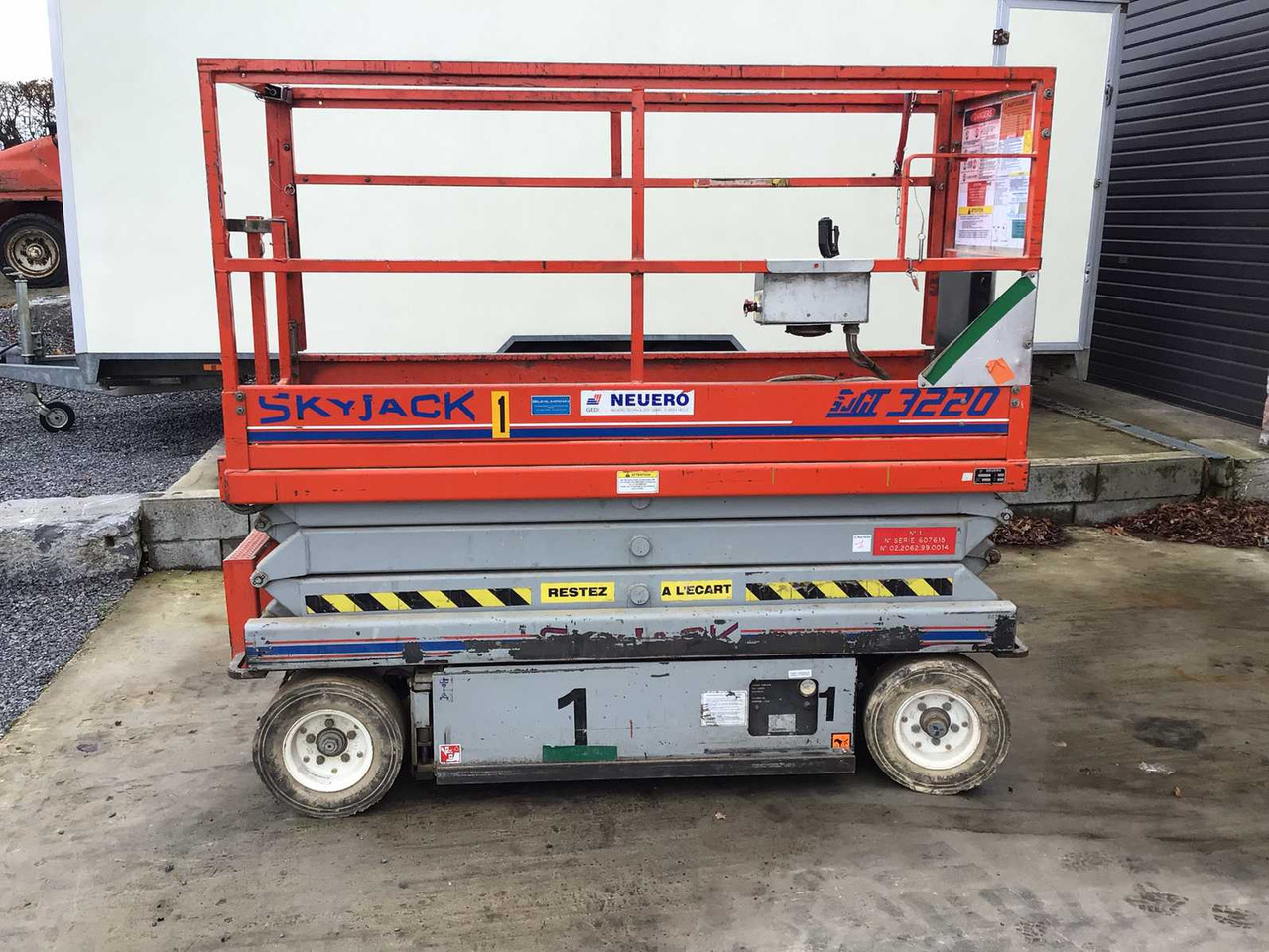 1999 SKYJACK 3220 AERIAL WORK PLATFORM - Aerial platform: picture 1 1999 SKYJACK 3220 AERIAL WORK PLATFORM - Aerial platform: picture 1