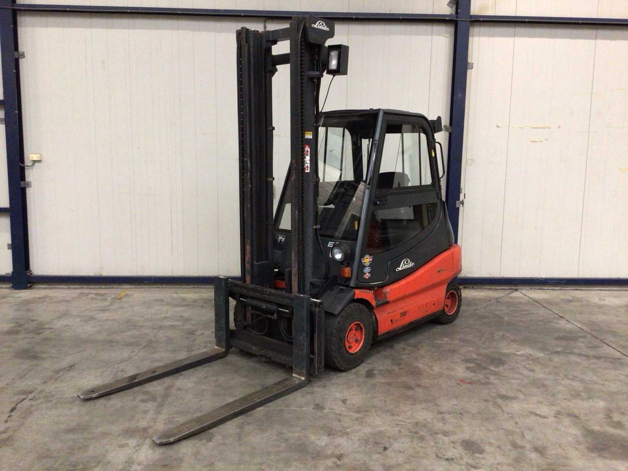 2003 LINDE E30 FORKLIFT - Forklift: picture 1 2003 LINDE E30 FORKLIFT - Forklift: picture 1