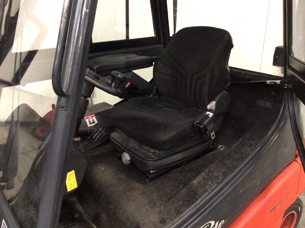 2003 LINDE E30 FORKLIFT - Forklift: picture 3 2003 LINDE E30 FORKLIFT - Forklift: picture 3