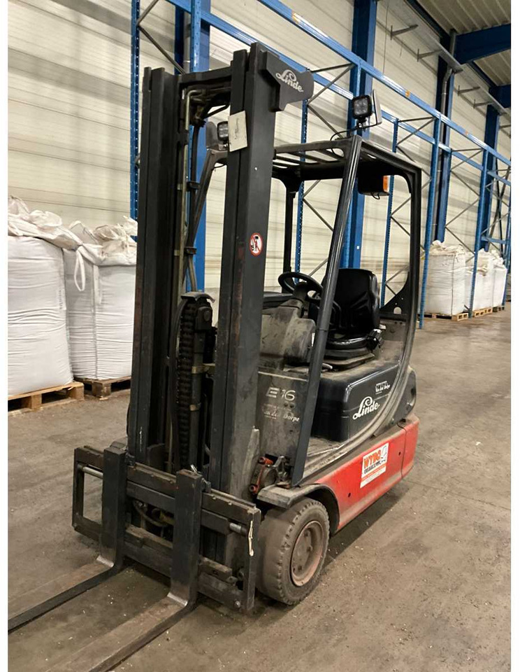 2004 LINDE E16C-02 ELECTRIC FORKLIFT - Forklift: picture 3 2004 LINDE E16C-02 ELECTRIC FORKLIFT - Forklift: picture 3