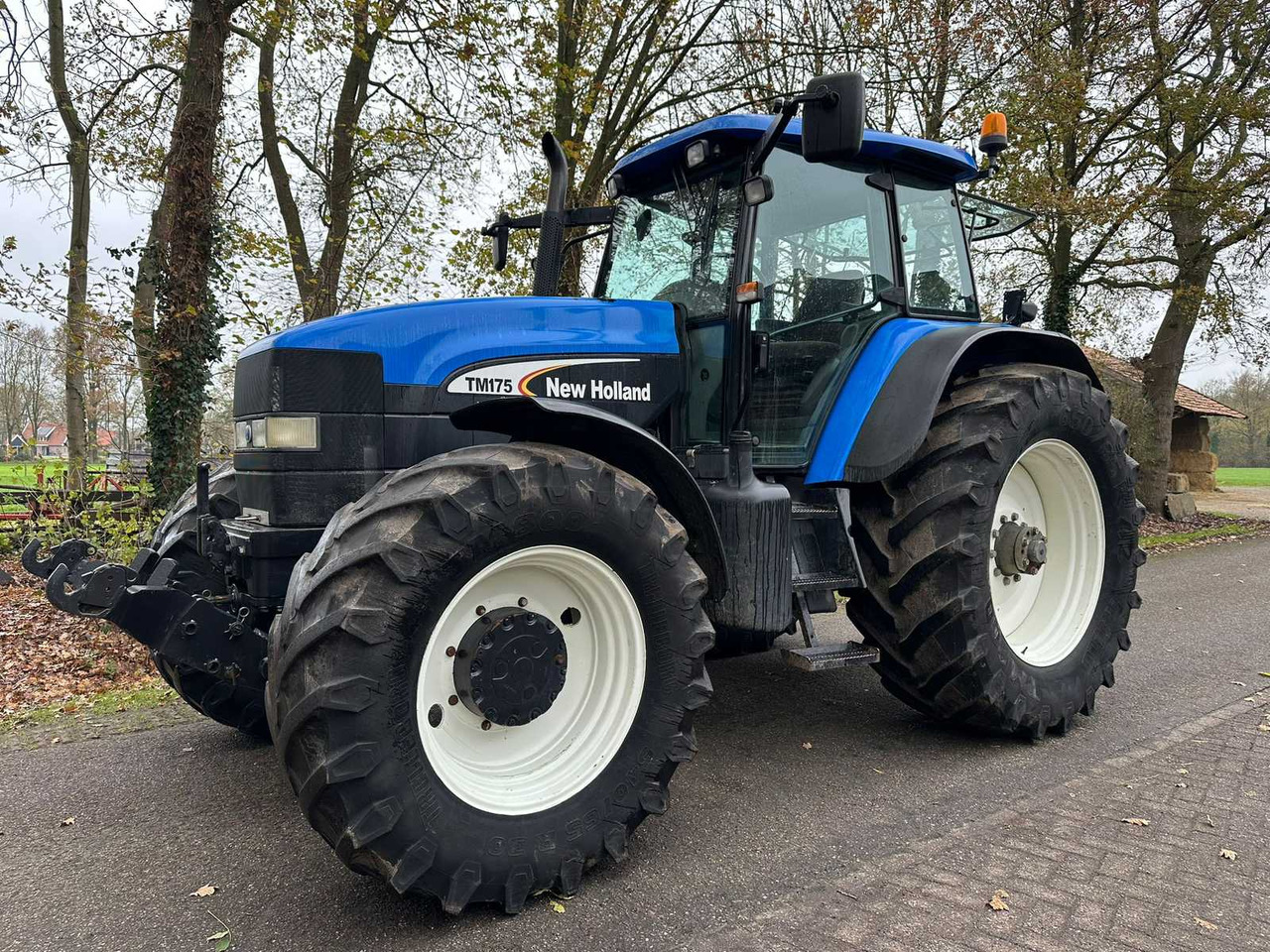 2004 NEW HOLLAND T/M 175 FOUR WHEEL DRIVE FARM TRACTOR - Farm tractor: picture 1 2004 NEW HOLLAND T/M 175 FOUR WHEEL DRIVE FARM TRACTOR - Farm tractor: picture 1