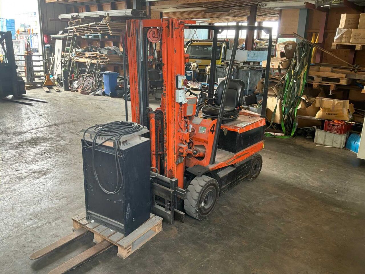 2004 TOYOTA HAWKER PERFECT PLUS FORKLIFT - Forklift: picture 1 2004 TOYOTA HAWKER PERFECT PLUS FORKLIFT - Forklift: picture 1