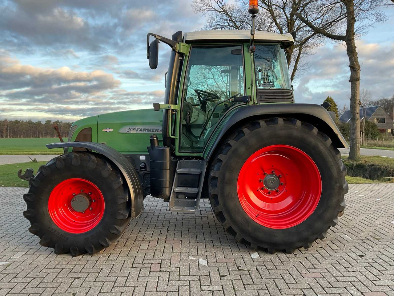 Farm tractor 2005 FENDT FARMER 412 VARIO ALL-WHEEL DRIVE FARM TRACTOR: picture 8 Farm tractor 2005 FENDT FARMER 412 VARIO ALL-WHEEL DRIVE FARM TRACTOR: picture 8