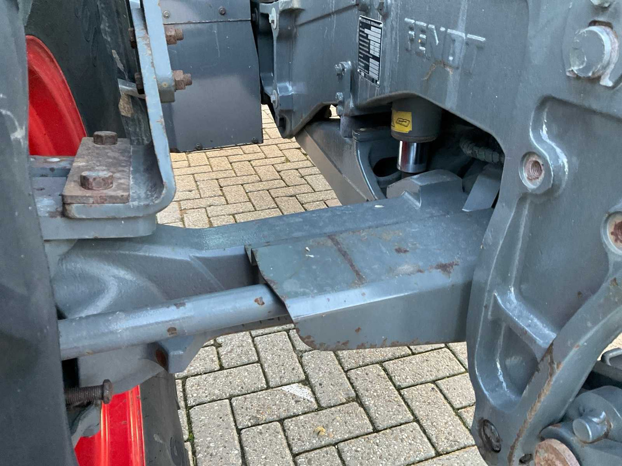 Farm tractor 2005 FENDT FARMER 412 VARIO ALL-WHEEL DRIVE FARM TRACTOR: picture 17 Farm tractor 2005 FENDT FARMER 412 VARIO ALL-WHEEL DRIVE FARM TRACTOR: picture 17