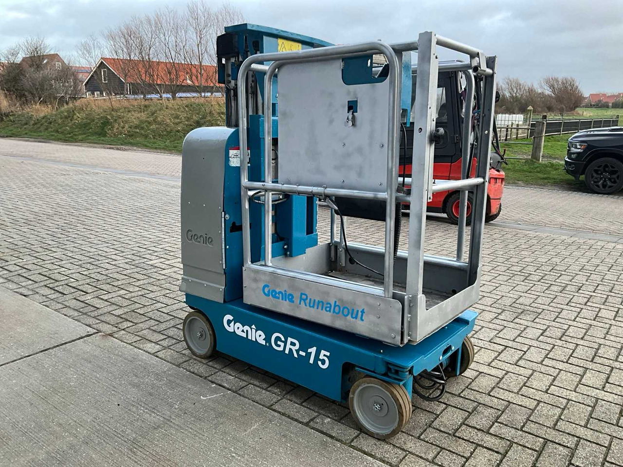 2005 GENIE GR-15 AERIAL PLATFORM - Aerial platform: picture 2 2005 GENIE GR-15 AERIAL PLATFORM - Aerial platform: picture 2