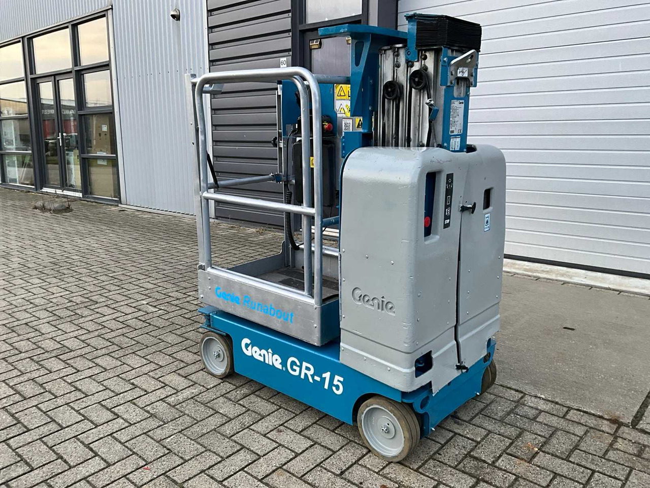 2005 GENIE GR-15 AERIAL PLATFORM - Aerial platform: picture 4 2005 GENIE GR-15 AERIAL PLATFORM - Aerial platform: picture 4