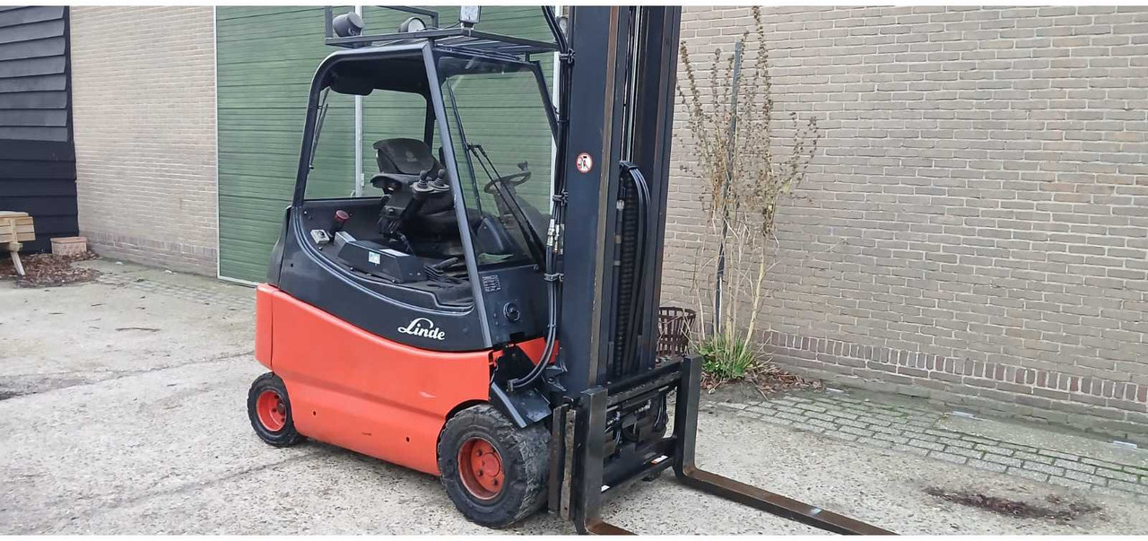 2006 LINDE E30 FORKLIFT - Forklift: picture 4 2006 LINDE E30 FORKLIFT - Forklift: picture 4