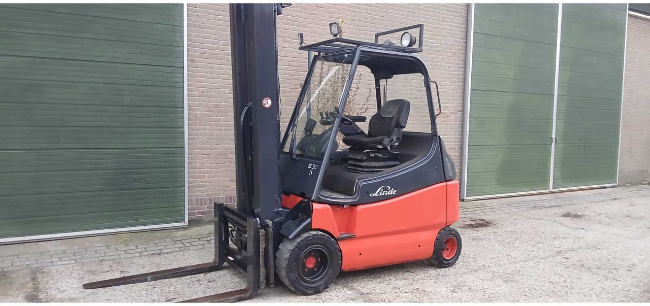 2006 LINDE E30 FORKLIFT - Forklift: picture 1 2006 LINDE E30 FORKLIFT - Forklift: picture 1