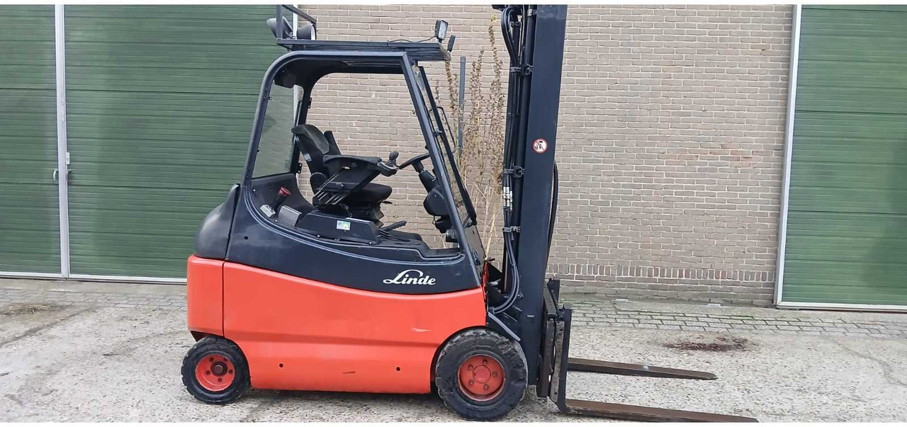 2006 LINDE E30 FORKLIFT - Forklift: picture 3 2006 LINDE E30 FORKLIFT - Forklift: picture 3