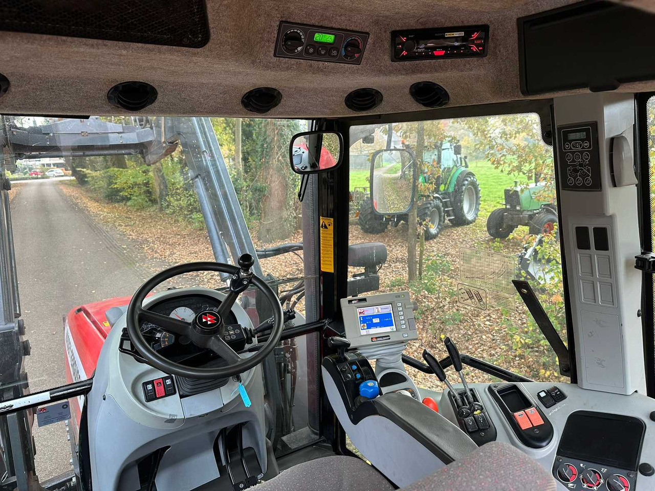 2006 MASSEY FERGUSON 6480 DYNA 6 FOUR WHEEL DRIVE FARM TRACTOR - Farm tractor: picture 4 2006 MASSEY FERGUSON 6480 DYNA 6 FOUR WHEEL DRIVE FARM TRACTOR - Farm tractor: picture 4