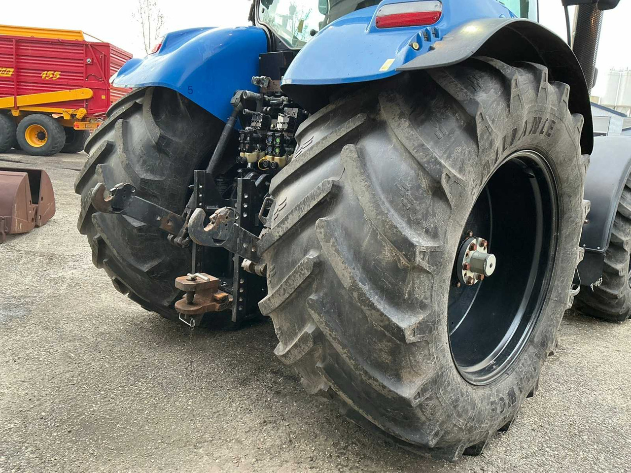 2010 NEW HOLLAND T7040 FOUR WHEEL DRIVE FARM TRACTOR - Farm tractor: picture 5 2010 NEW HOLLAND T7040 FOUR WHEEL DRIVE FARM TRACTOR - Farm tractor: picture 5