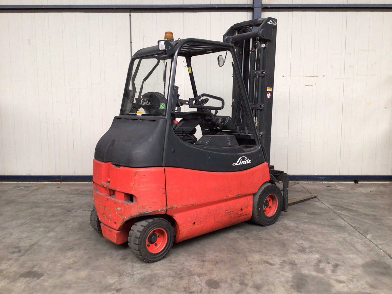 2011 LINDE E30-03/600 FORKLIFT - Forklift: picture 2 2011 LINDE E30-03/600 FORKLIFT - Forklift: picture 2